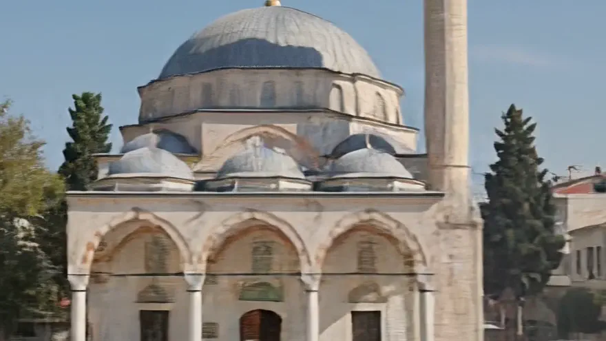 Haydarçavuş Camii passing the camera at street level